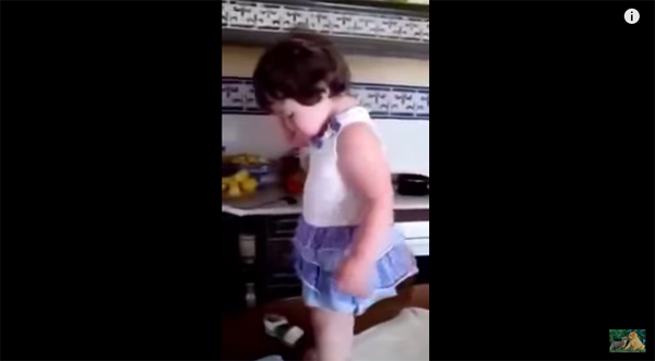 หนูน้อยคนนี้กำลังร้องไห้งอแง