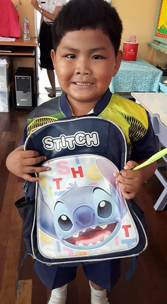 หนุ่มน้อยถูกครูจับได้ เอาแมวเหมียวใส่กระเป๋ามาเรียน