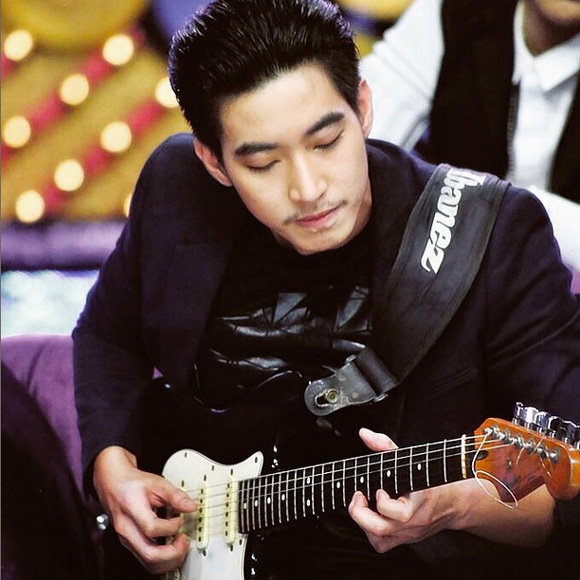 โตโน่ ภาคิน