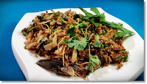 วิธีทำลาบหลน ลาบหมี่ 2 เมนูอาหารเหนือจากปลาดุกแค่ตัวเดียว