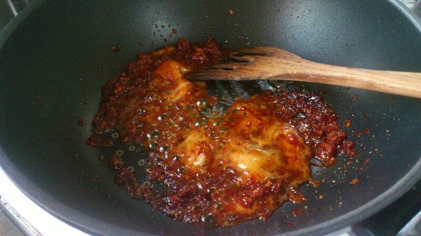 วิธีทำทูน่าผัดพริกแกง
