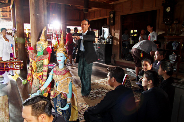 แม่เบี้ย ดึงศิลปะหุ่นกระบอก ร่วมฉากเปิดเรือนไทย