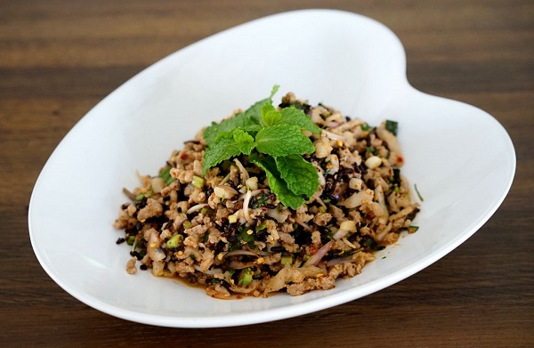 ลาบหมูข้าวหอมนิล 