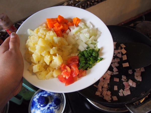 ขนมปังไส้มันฝรั่งอบชีส 