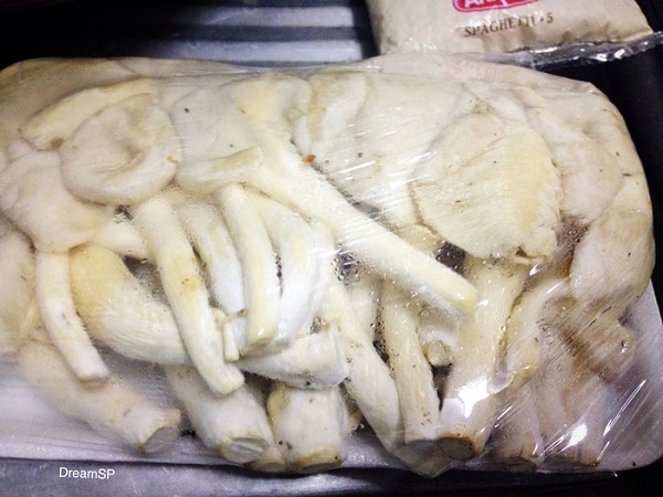สปาเกตตีโฮลวีทซอสต้มข่าไก่