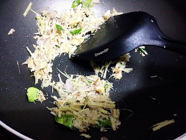 สปาเกตตีโฮลวีทซอสต้มข่าไก่
