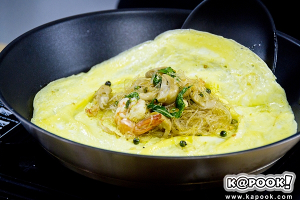 วิธีทำไข่ยัดไส้วุ้นเส้นผัดขี้เมา เมนูไข่ง่าย ๆ หลากหลายรสชาติ