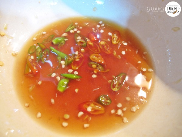 ยำไข่ดาวเบคอนกรอบ 