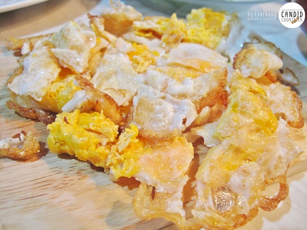 ยำไข่ดาวเบคอนกรอบ 