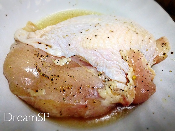 สปาเกตตีผัดซอสต้มยำกับไก่ย่าง