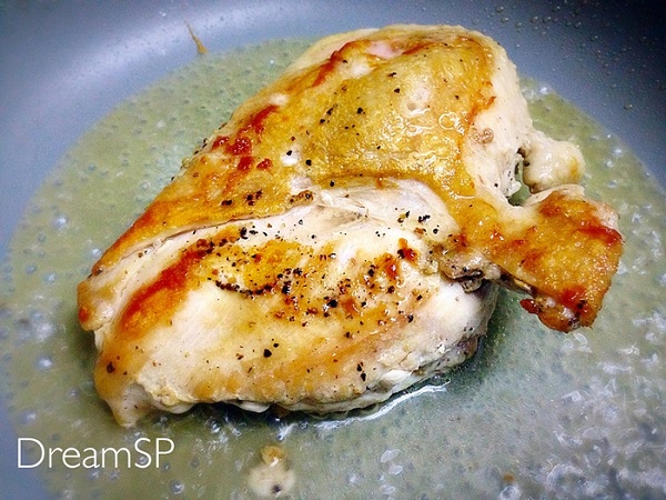 สปาเกตตีผัดซอสต้มยำกับไก่ย่าง