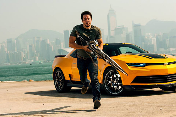 กลับมาแน่ มาร์ค วอห์ลเบิร์ก นำทัพหุ่นยนต์ใน Transformers 5 