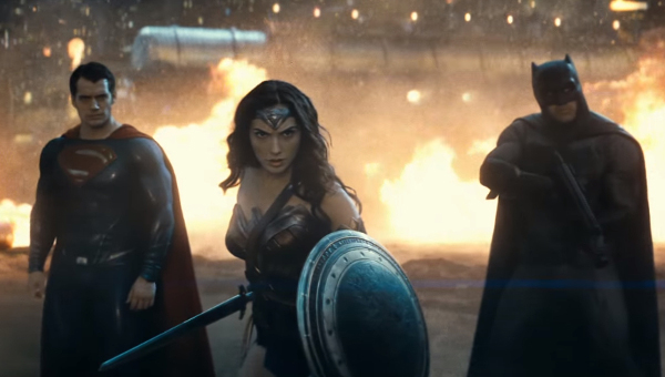 8 เบาะแสน่าสนใจจากตัวอย่างล่าสุด Batman v Superman