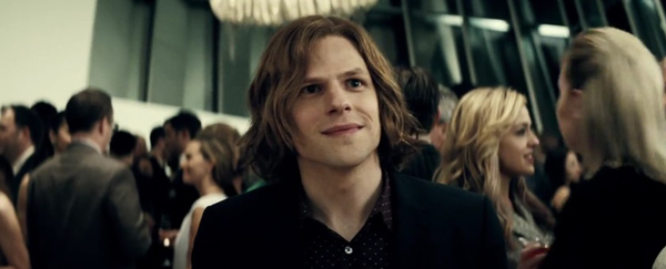 8 เบาะแสน่าสนใจจากตัวอย่างล่าสุด Batman v Superman