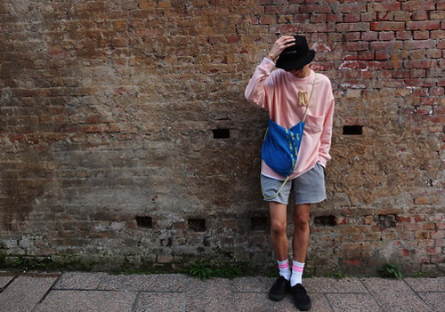 เสื้อผ้าสีชมพูผู้ชาย