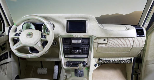 5 จาก 2,608   Mercedes-Benz G63 AMG Sahara Edition