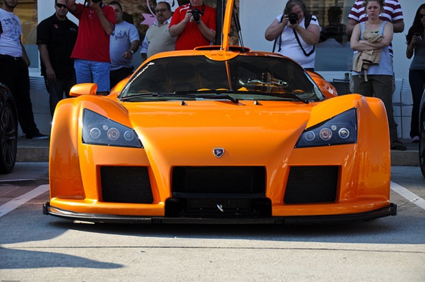 รถยนต์ประตูปีกนก