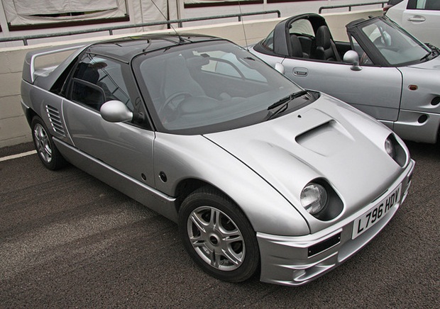 รถยนต์ประตูปีกนก