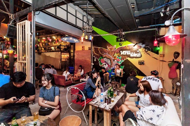 ร้านเหล้า เจเจกรีน