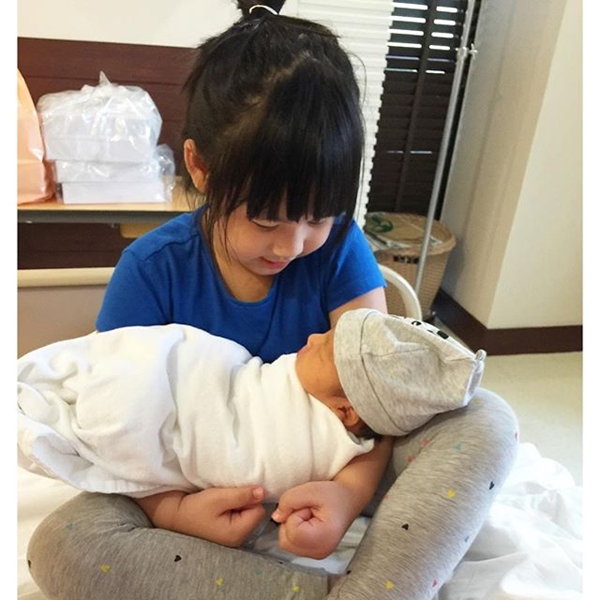 น้องออกู๊ด ร้องไห้จ้า เมื่อพี่ออก้า ใส่ชุดไอรอนแมน มาอุ้ม