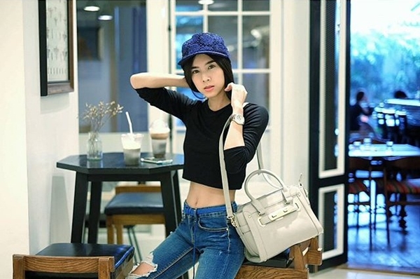 เบเบ้ ธันย์ชนก แฟชั่นเอวลอย