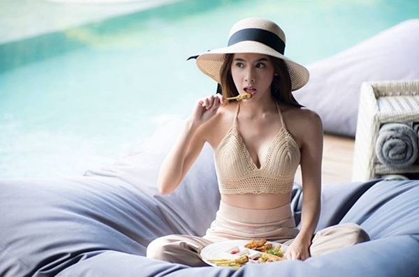 เบเบ้ ธันย์ชนก แฟชั่นเอวลอย