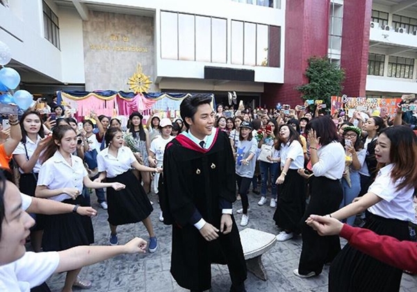 หมาก ปริญ รับปริญญา 