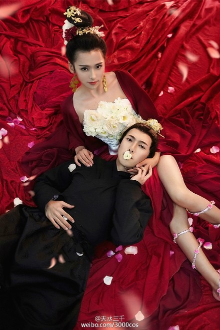 หนุ่มหน้าสวยปะทะผู้ชาย ถ่ายแบบสไตล์พระสนมเอก 