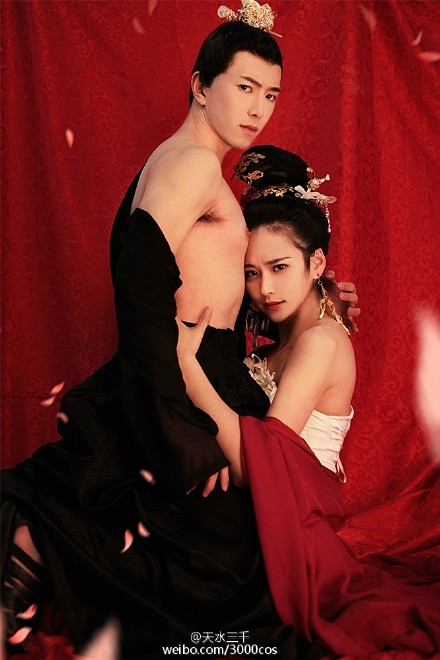 หนุ่มหน้าสวยปะทะผู้ชาย ถ่ายแบบสไตล์พระสนมเอก 