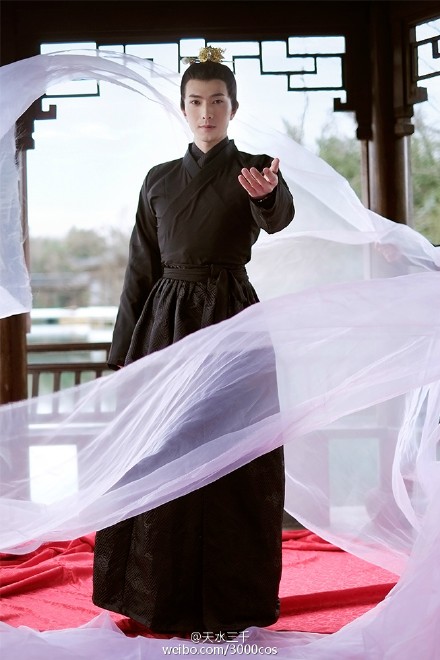 หนุ่มหน้าสวยปะทะผู้ชาย ถ่ายแบบสไตล์พระสนมเอก 