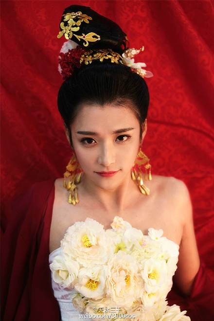 หนุ่มหน้าสวยปะทะผู้ชาย ถ่ายแบบสไตล์พระสนมเอก 