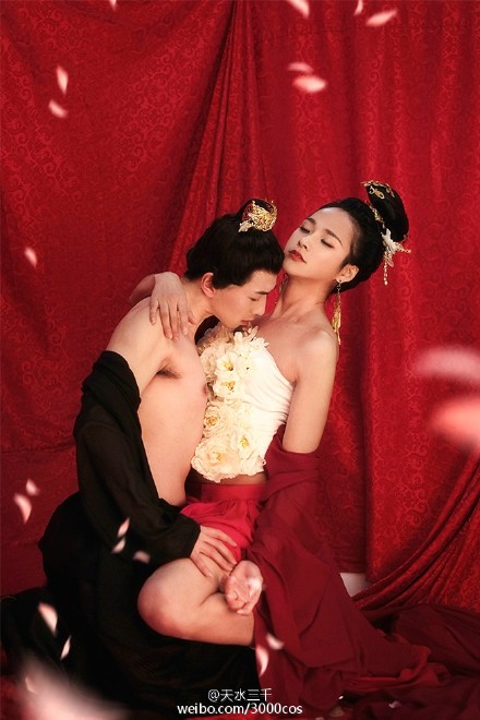 หนุ่มหน้าสวยปะทะผู้ชาย ถ่ายแบบสไตล์พระสนมเอก 