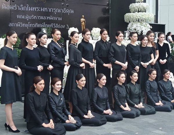 10 ดาราหญิงไทย สวมชุดไทยจิตรลดาสีดำ