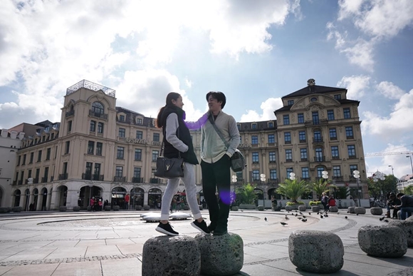 แอน ทองประสม-เอ ทินพันธ์