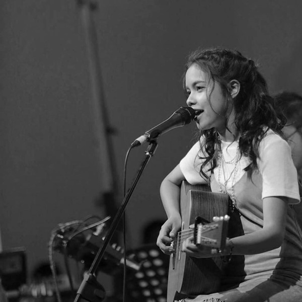 น้องจัสมิน สาวน้อยกะเหรี่ยงเสียงเพราะ