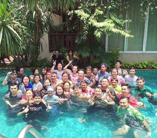 ไบร์ท-โก๊ะตี๋ นำทีมรดน้ำดำหัว สรยุทธ