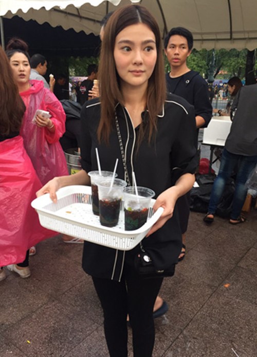 คนบันเทิงไทยจิตอาสา