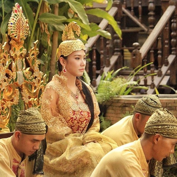 อั้ม พัชราภา เพลิงพระนาง