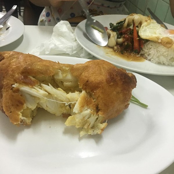 ชมพู่ อารยา กินข้าวข้างทาง