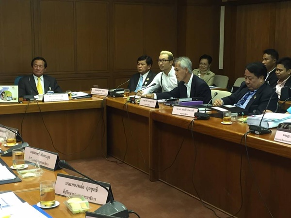 โจอี้ บอย เข้าร่วมประชุมในรัฐสภา 