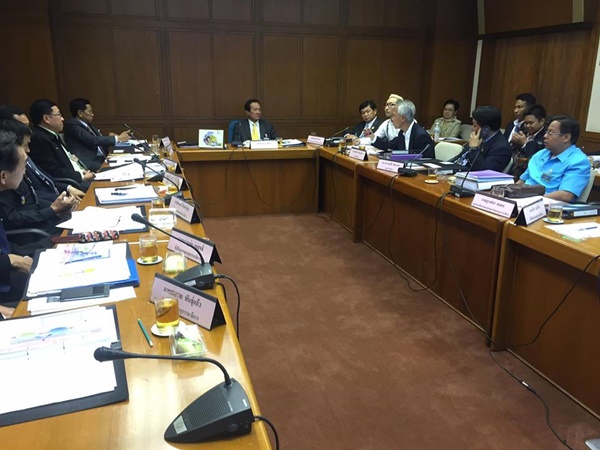 โจอี้ บอย เข้าร่วมประชุมในรัฐสภา 