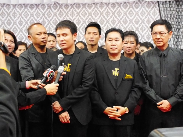 หม่ำ จ๊กมก ไผ่ พงศธร นำทีมชาวยโสธร ลงนามถวายอาลัย