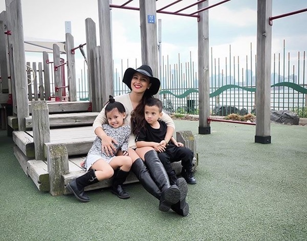 พ่อเวย์ ไทยเทเนียม แม่นานา น้องบีน่า บรู๊คลิน