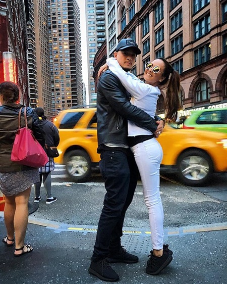 พ่อเวย์ ไทยเทเนียม แม่นานา น้องบีน่า บรู๊คลิน