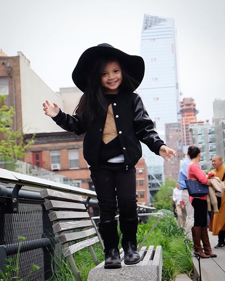 พ่อเวย์ ไทยเทเนียม แม่นานา น้องบีน่า บรู๊คลิน