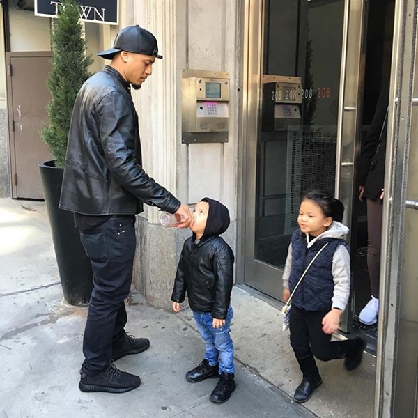 พ่อเวย์ ไทยเทเนียม แม่นานา น้องบีน่า บรู๊คลิน