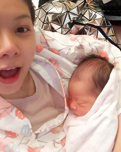 กุ๊บกิ๊บ เขียนคิ้ว 3 มิติให้ น้องเป่าเปา