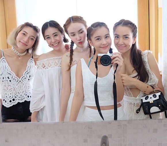 พลอย ชิดจันทร์ แท็กทีมแก๊งเพื่อนสาว จัดทริปเที่ยวทะเล