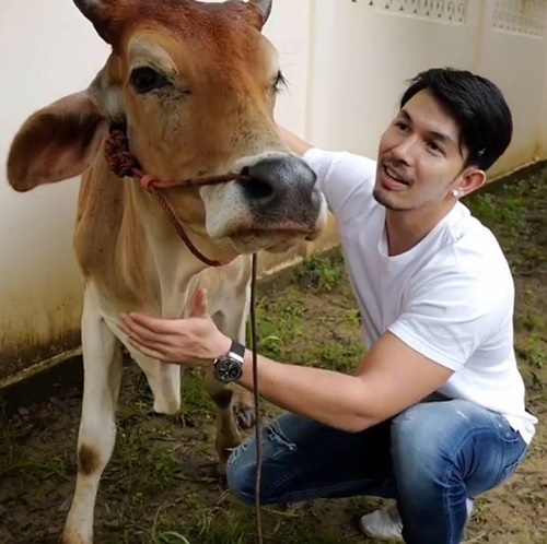 อั้ม อธิชาติ