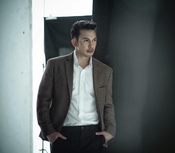 อั้ม อธิชาติ 